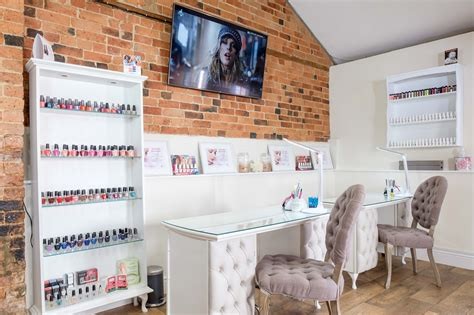 Nail Studio Service Example 1